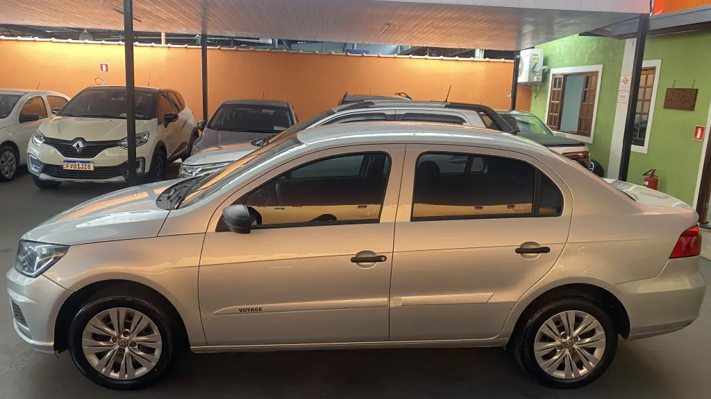 VOLKSWAGEN Voyage - Foto