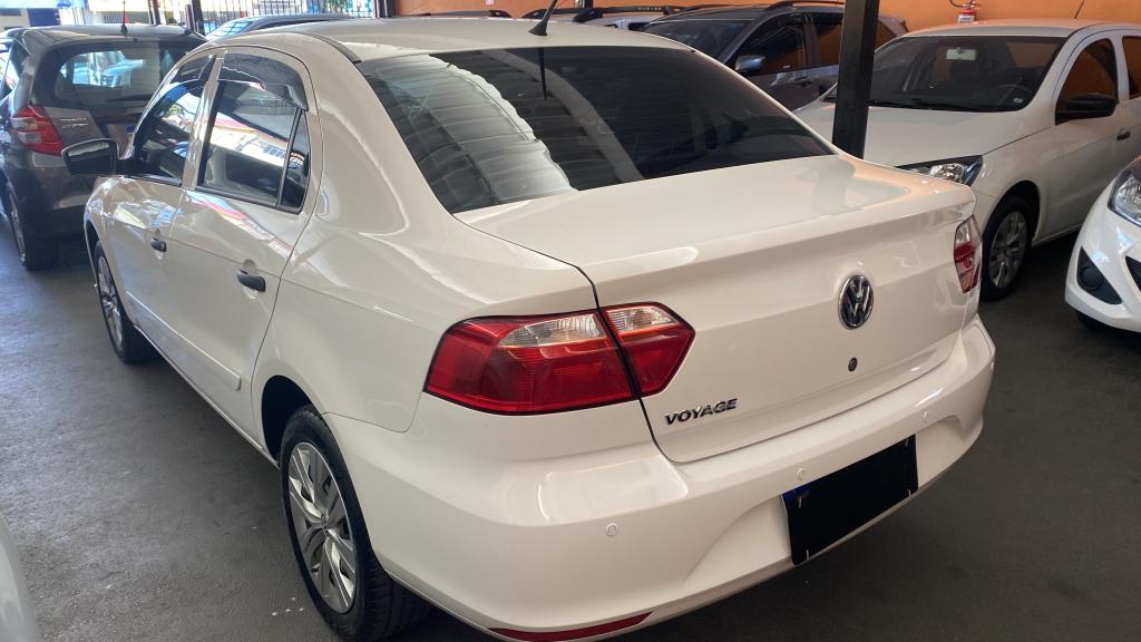 VOLKSWAGEN Voyage - Foto