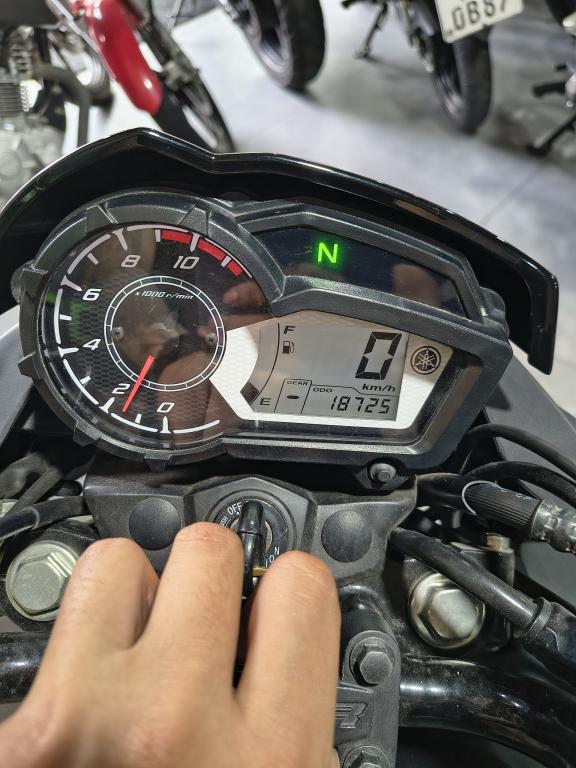 YAMAHA Fazer YS 150 - Foto