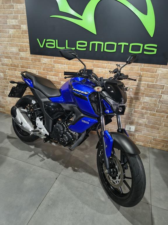 YAMAHA FZ 15 Fazer - Foto