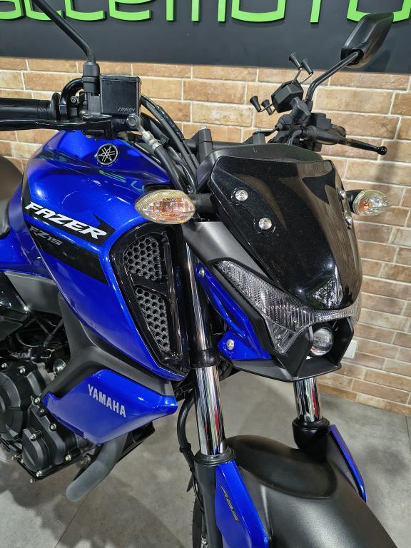 YAMAHA FZ 15 Fazer - Foto