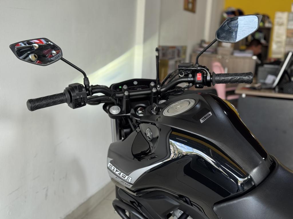 YAMAHA FZ 15 Fazer - Foto