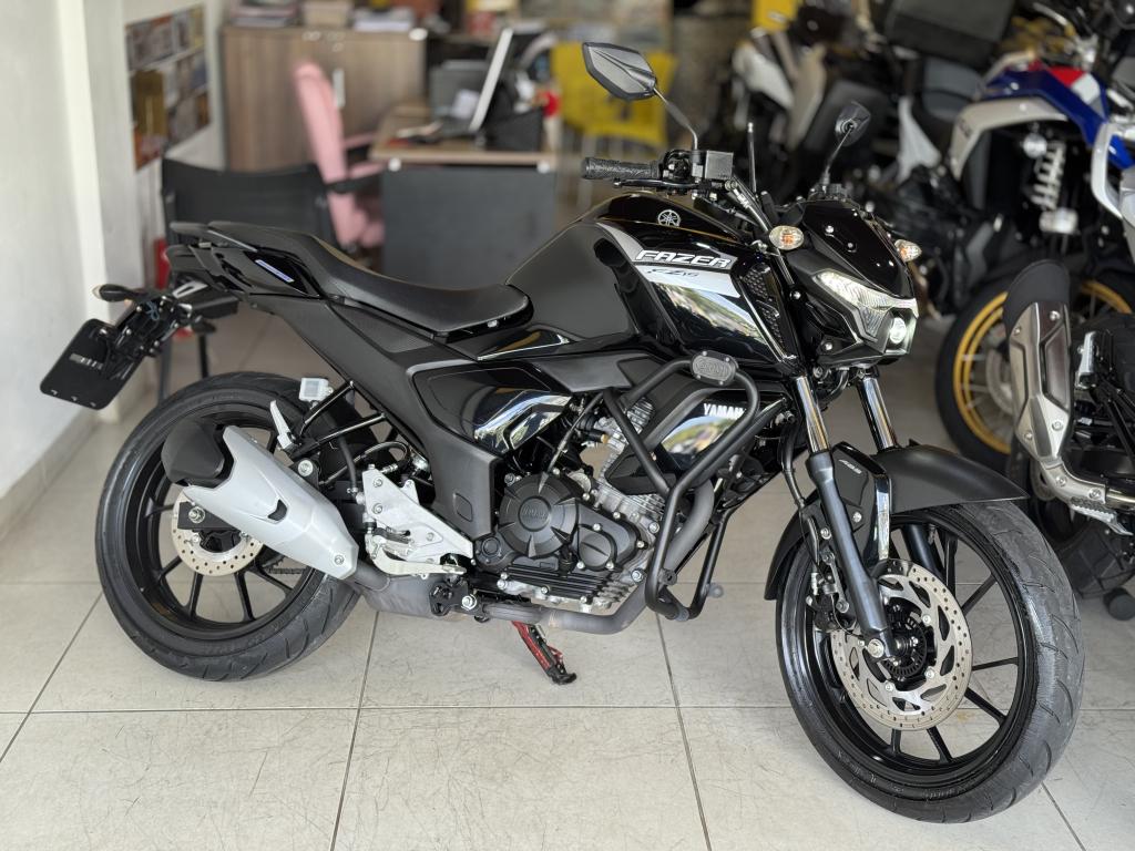 YAMAHA FZ 15 Fazer - Foto