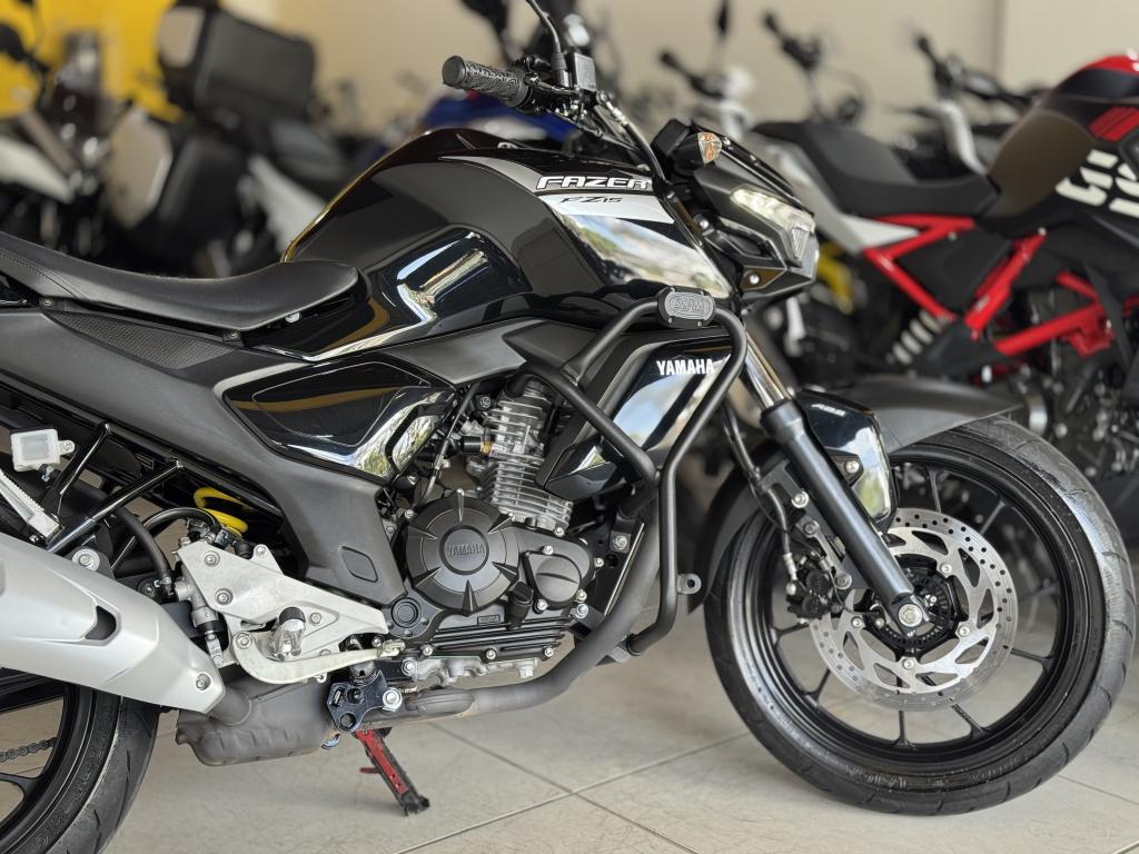 YAMAHA FZ 15 Fazer - Foto