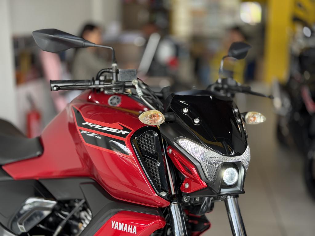 YAMAHA FZ 15 Fazer - Foto