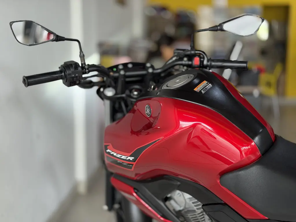 YAMAHA FZ 15 Fazer - Foto