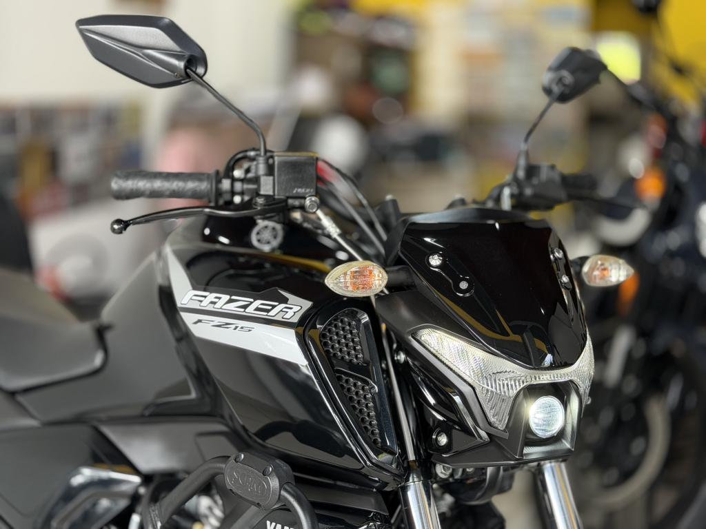 YAMAHA FZ 15 Fazer - Foto