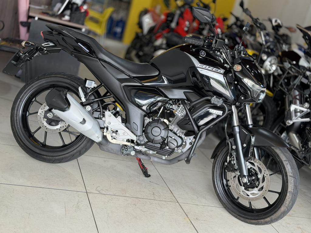 YAMAHA FZ 15 Fazer - Foto