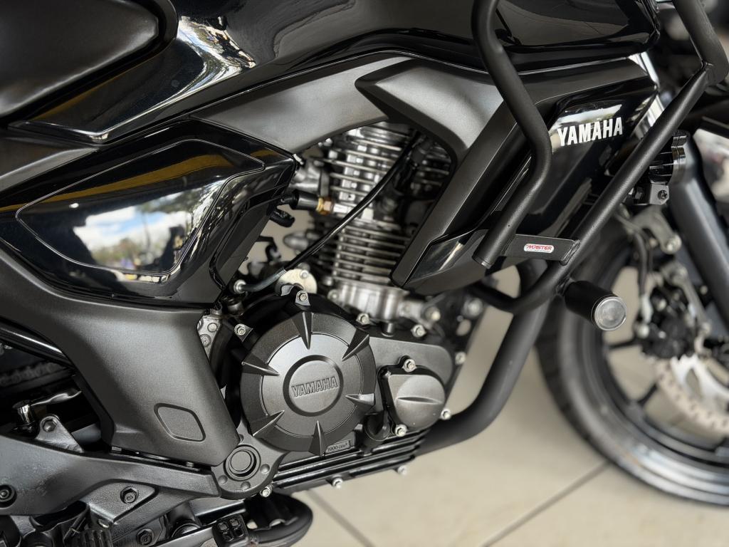 YAMAHA FZ 15 Fazer - Foto