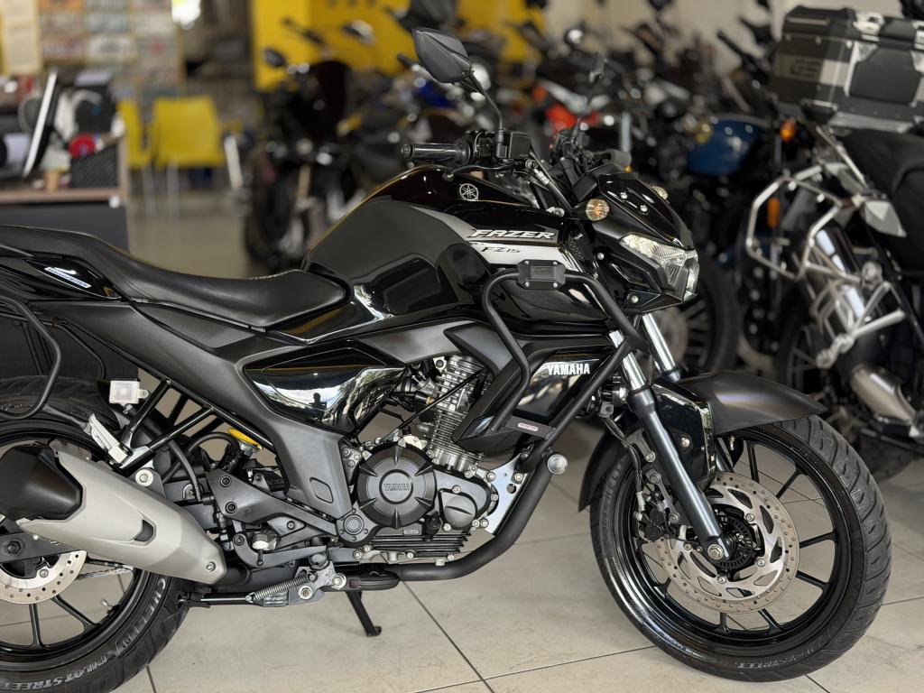 YAMAHA FZ 15 Fazer - Foto