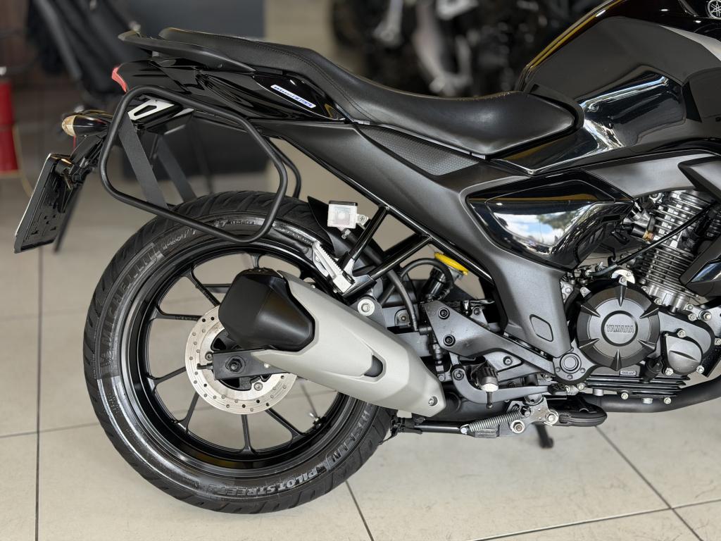 YAMAHA FZ 15 Fazer - Foto
