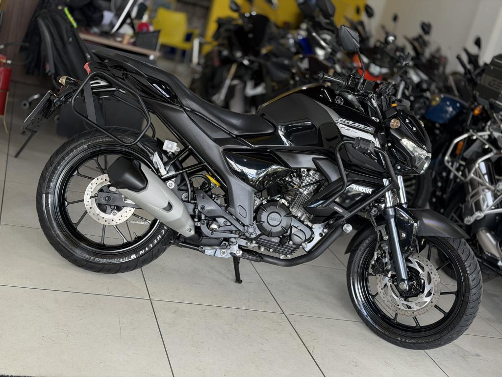 YAMAHA FZ 15 Fazer - Foto
