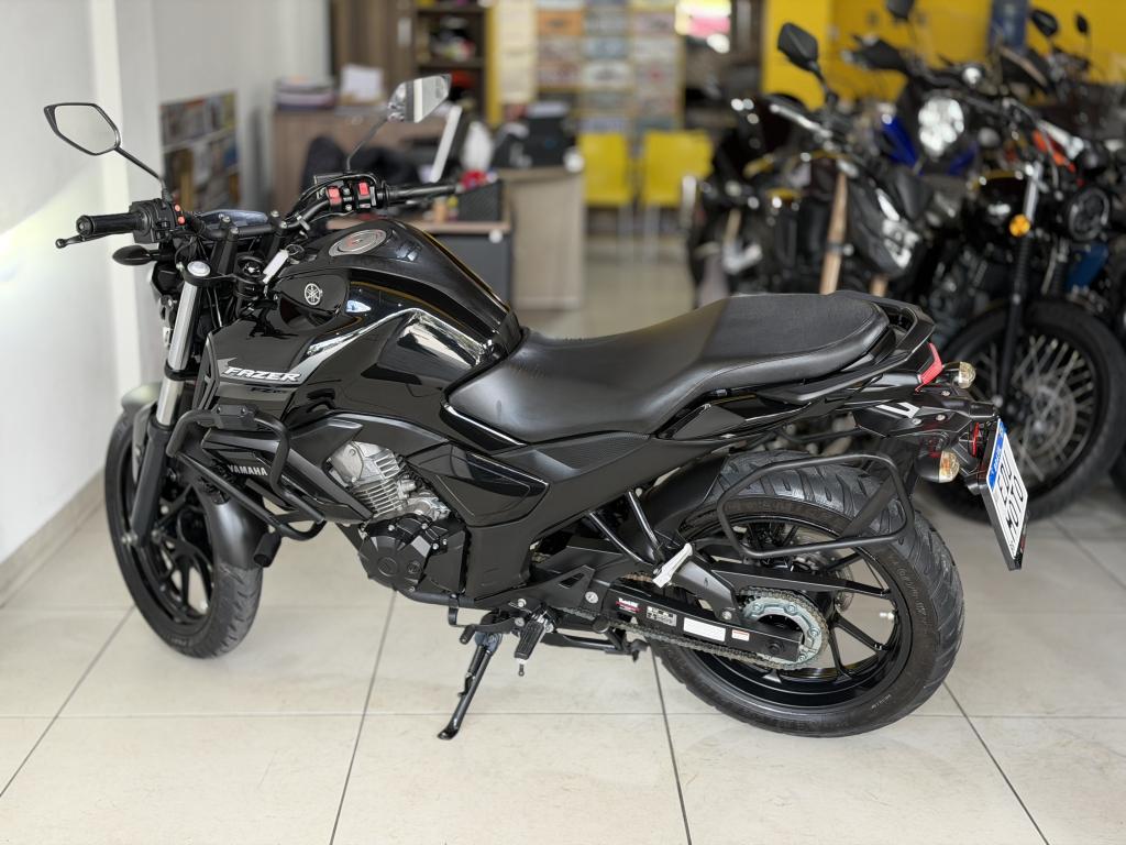 YAMAHA FZ 15 Fazer - Foto
