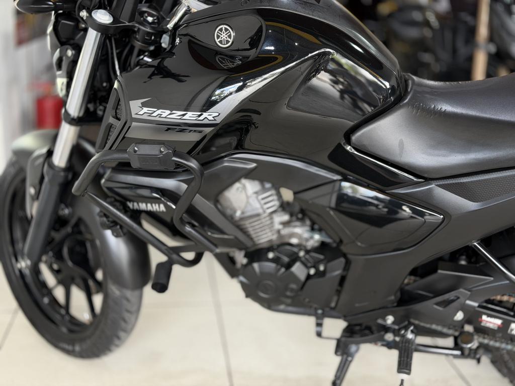 YAMAHA FZ 15 Fazer - Foto