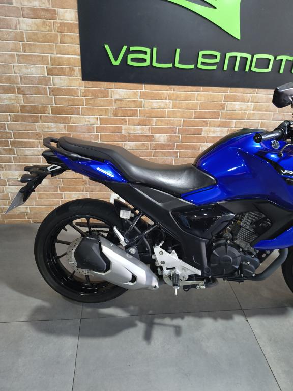 YAMAHA FZ 15 Fazer - Foto