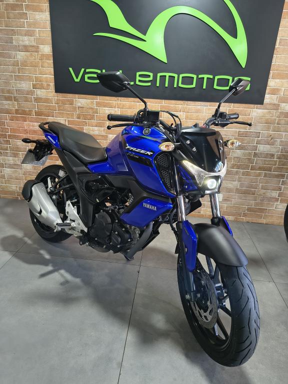 YAMAHA FZ 15 Fazer - Foto