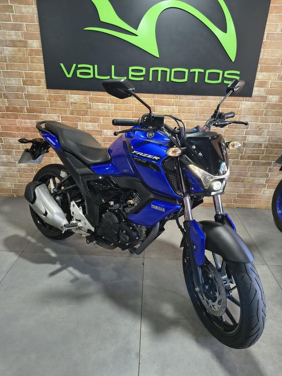 YAMAHA FZ 15 Fazer - Foto