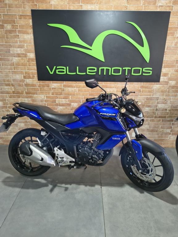 YAMAHA FZ 15 Fazer - Foto