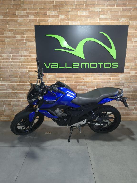 YAMAHA FZ 15 Fazer - Foto