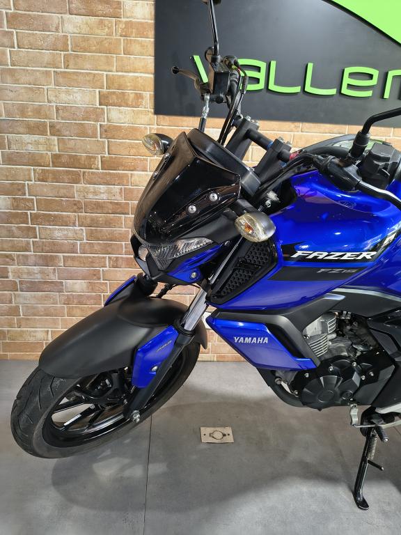 YAMAHA FZ 15 Fazer - Foto