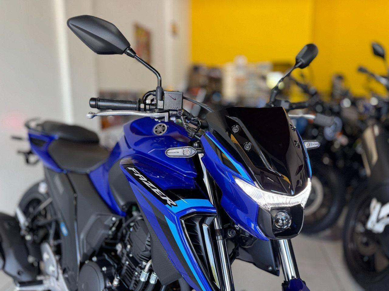 YAMAHA FZ 25 250 Fazer Flex - Foto