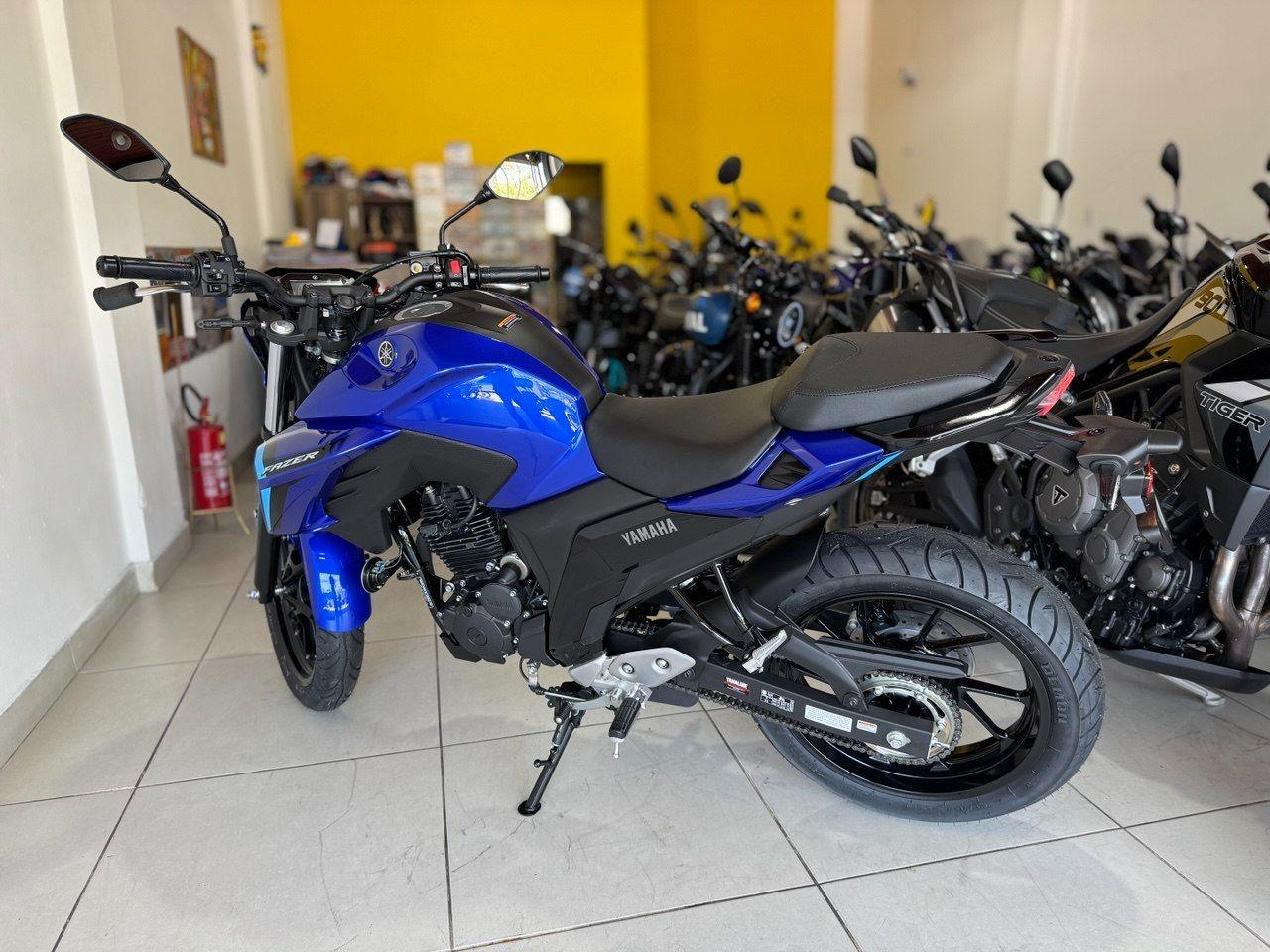 YAMAHA FZ 25 250 Fazer Flex - Foto
