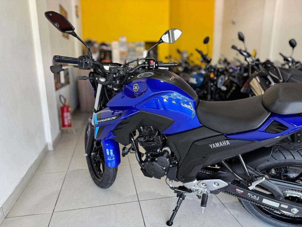 YAMAHA FZ 25 250 Fazer Flex - Foto