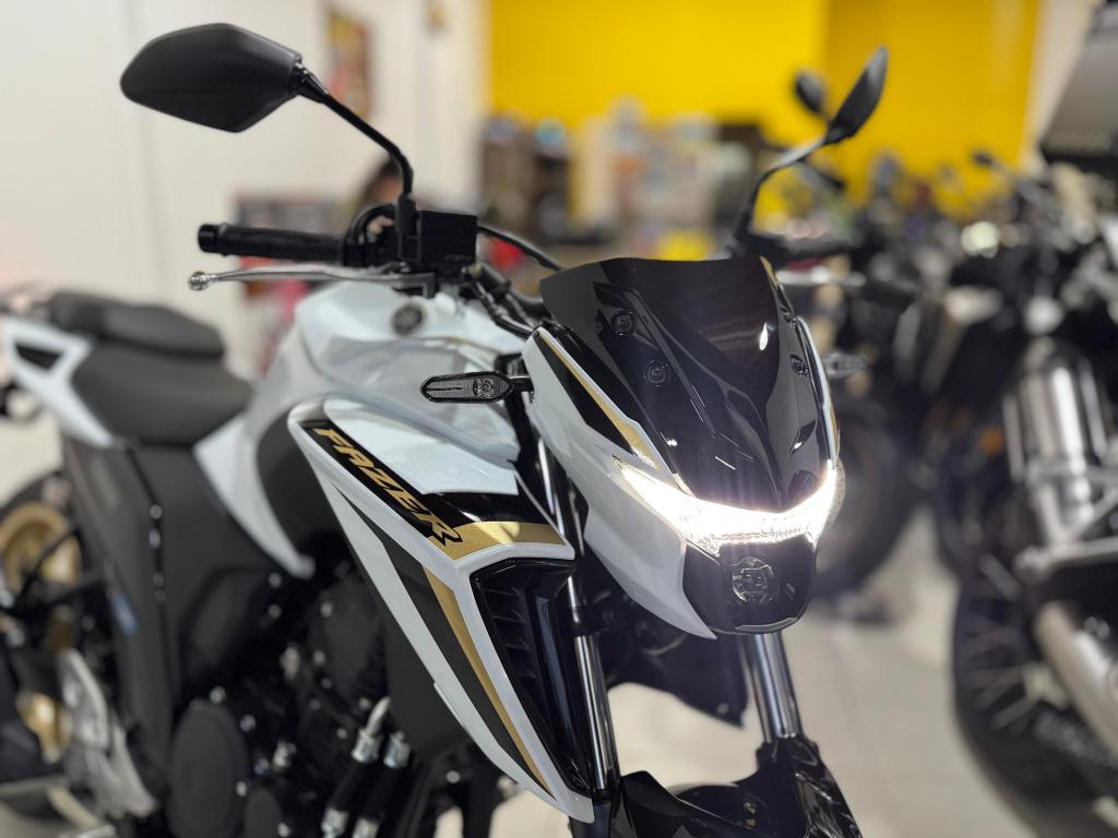 YAMAHA FZ 25 250 Fazer Flex - Foto