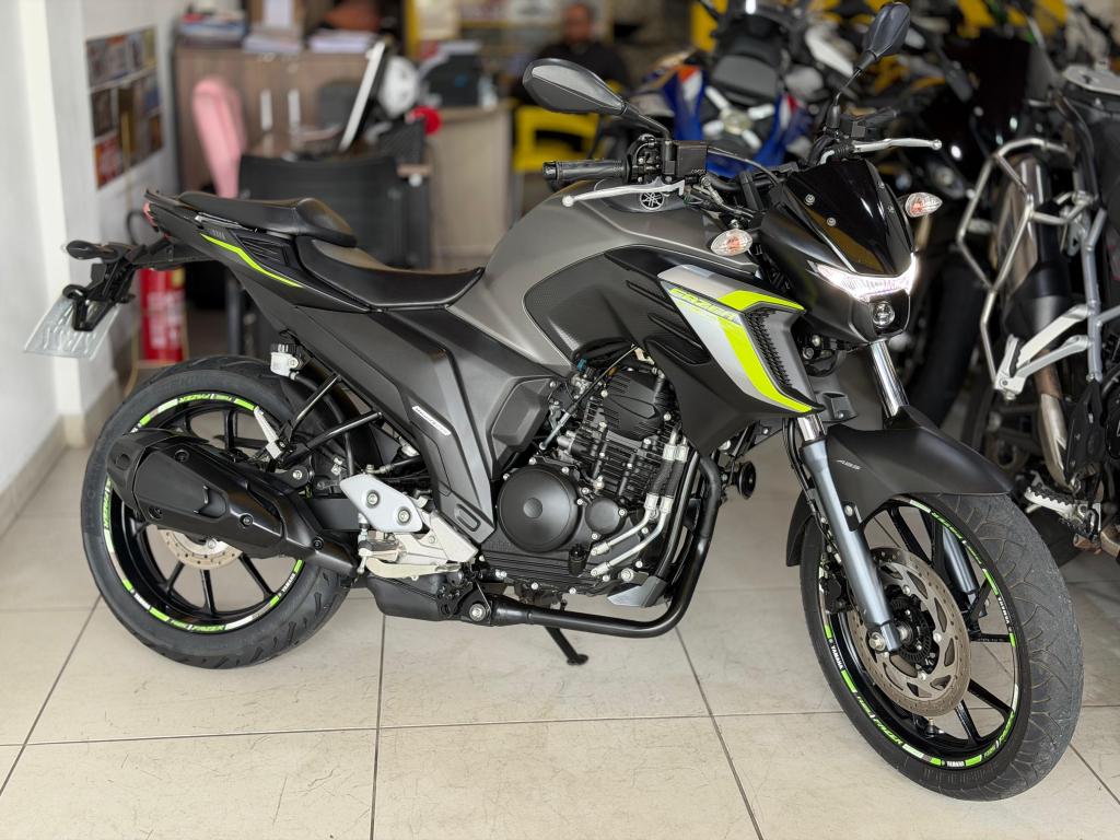 YAMAHA FZ 25 250 Fazer Flex - Foto