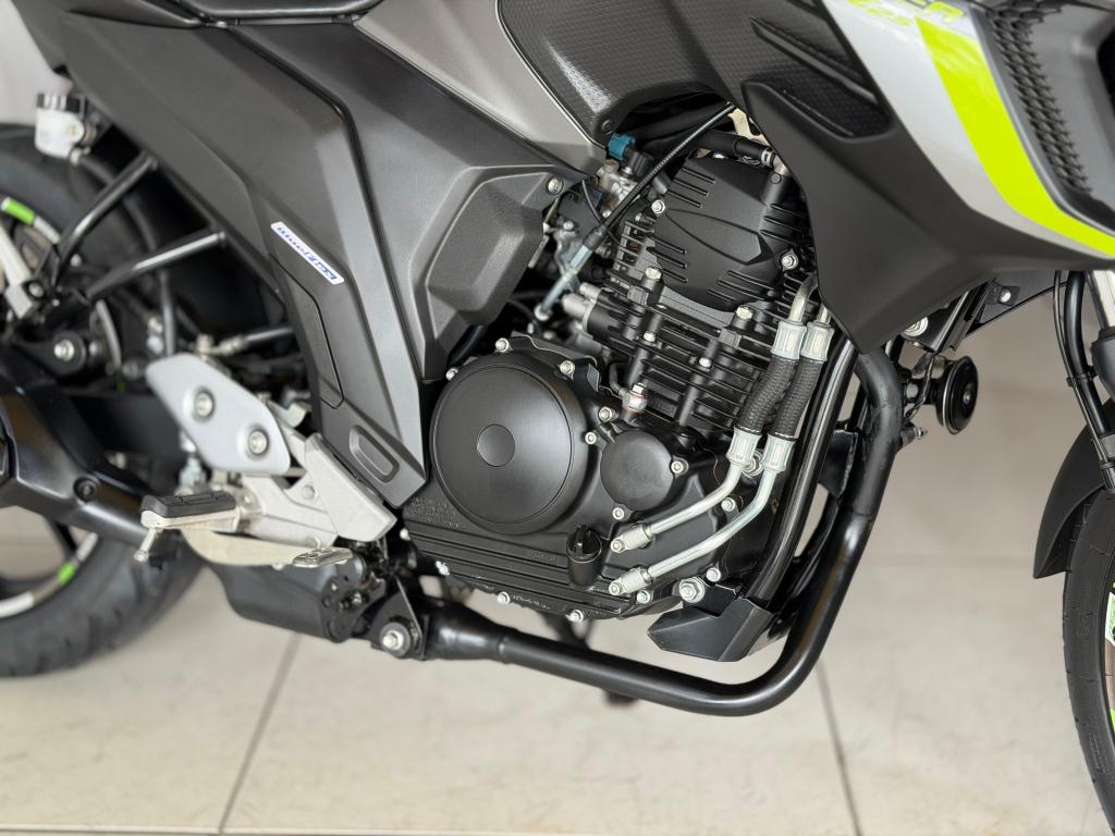 YAMAHA FZ 25 250 Fazer Flex - Foto