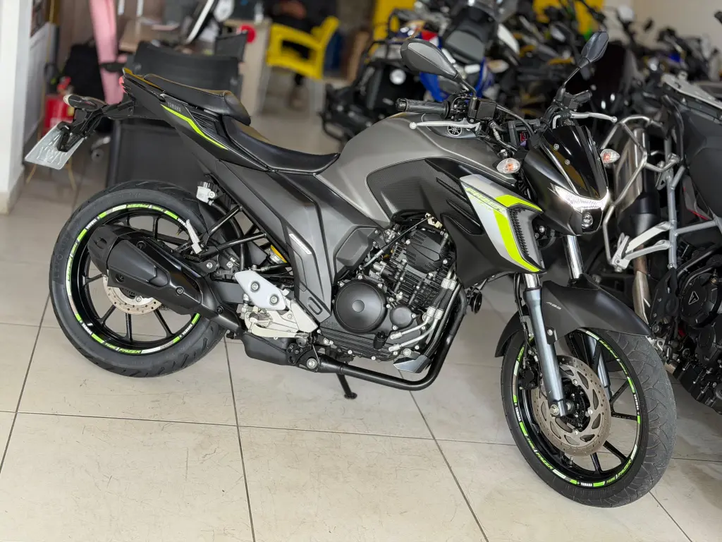YAMAHA FZ 25 250 Fazer Flex - Foto