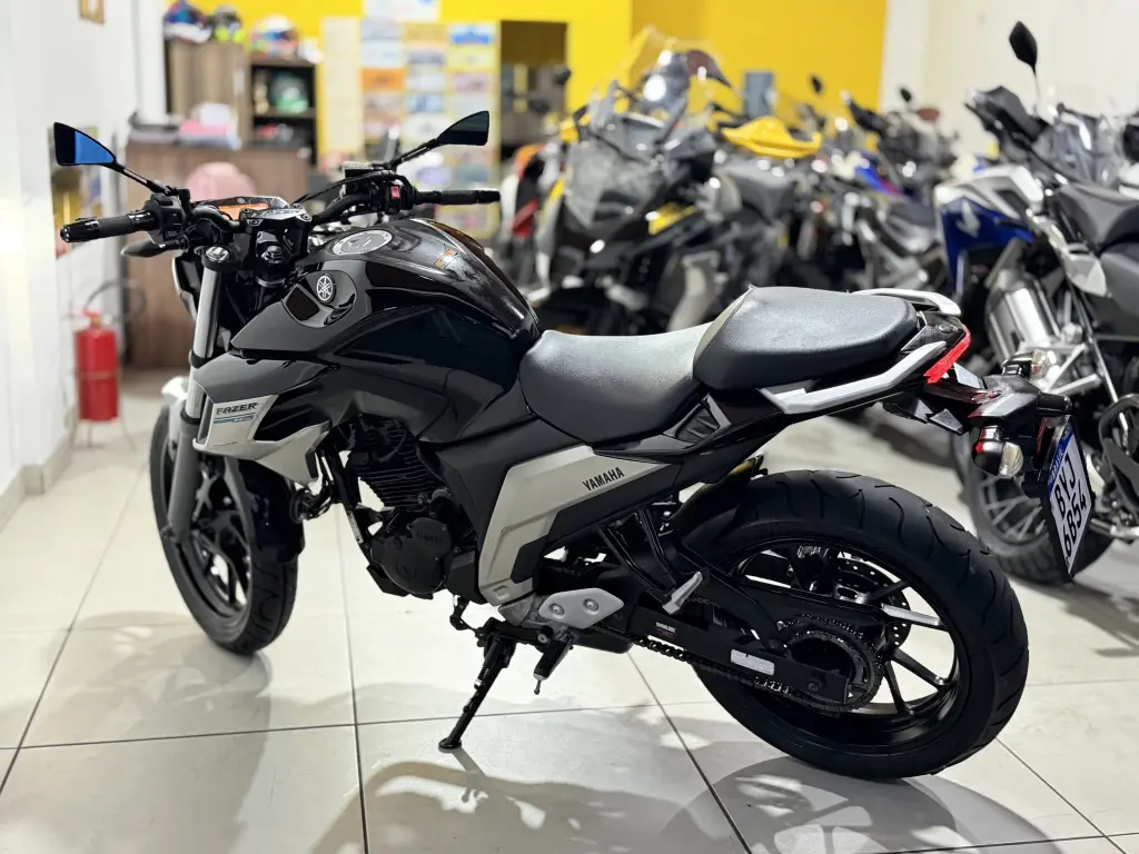 YAMAHA FZ 25 250 Fazer Flex - Foto