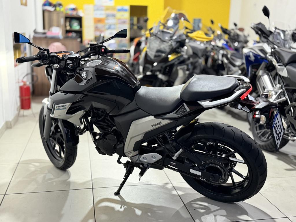 YAMAHA FZ 25 250 Fazer Flex - Foto