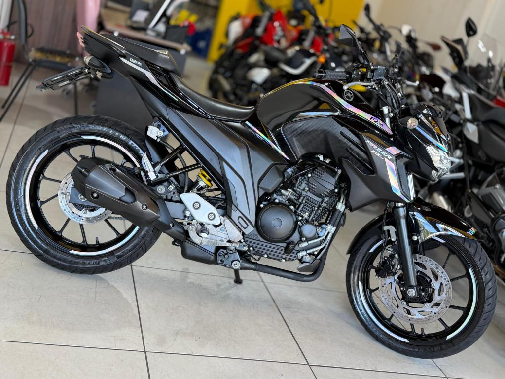 YAMAHA FZ 25 250 Fazer Flex - Foto