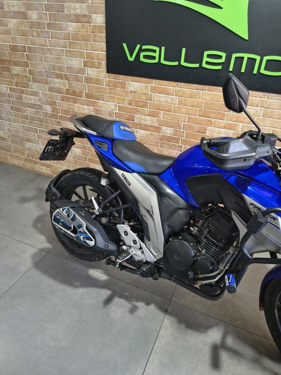 YAMAHA FZ 25 250 Fazer Flex - Foto