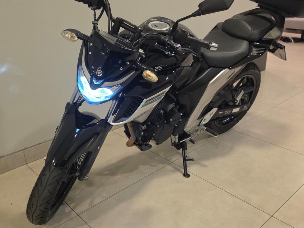 YAMAHA FZ 25 250 Fazer Flex - Foto