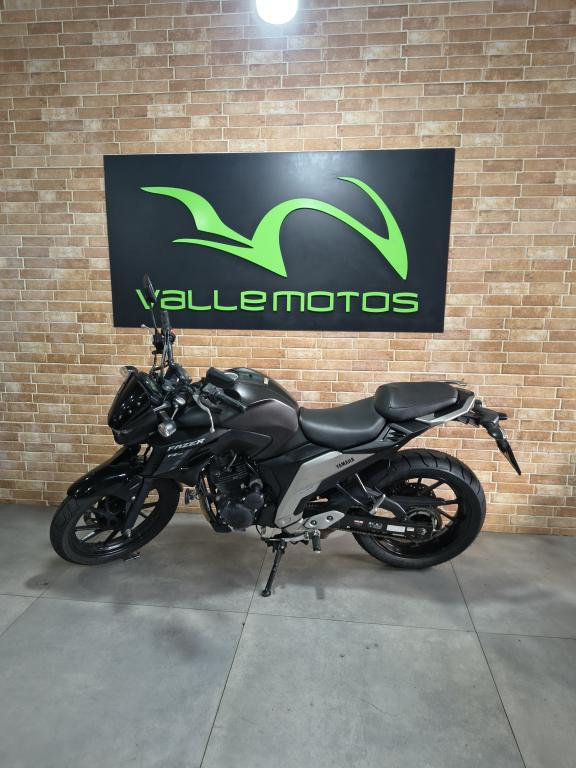 YAMAHA FZ 25 250 Fazer Flex - Foto