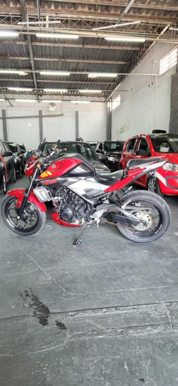 YAMAHA MT-03 300 - Foto