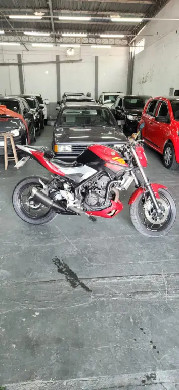 YAMAHA MT-03 300 - Foto
