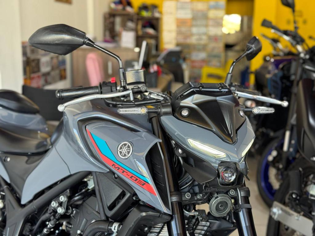 YAMAHA MT-03 300 - Foto