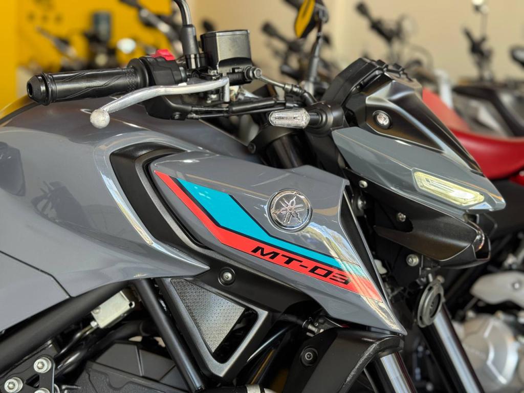 YAMAHA MT-03 300 - Foto