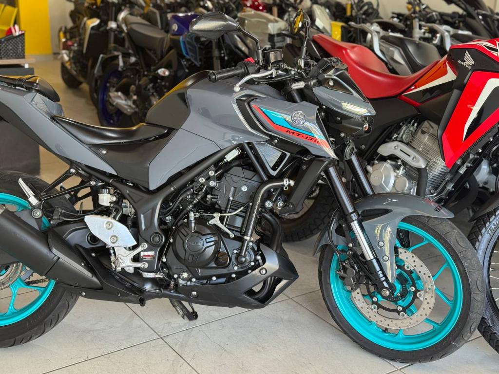 YAMAHA MT-03 300 - Foto