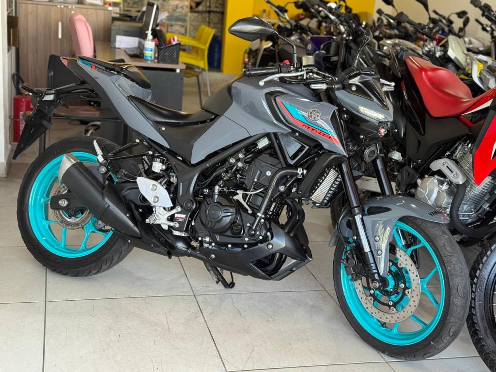 YAMAHA MT-03 300 - Foto