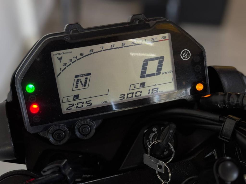YAMAHA MT-03 300 - Foto