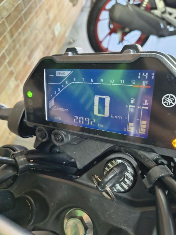 YAMAHA MT-03 300 - Foto
