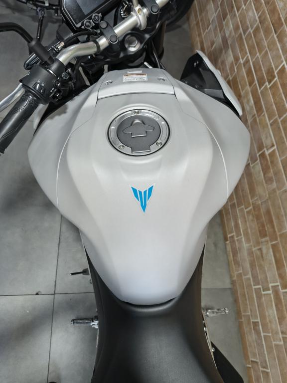 YAMAHA MT-03 300 - Foto