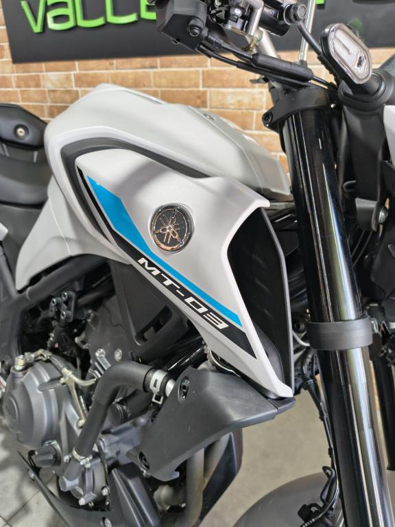 YAMAHA MT-03 300 - Foto
