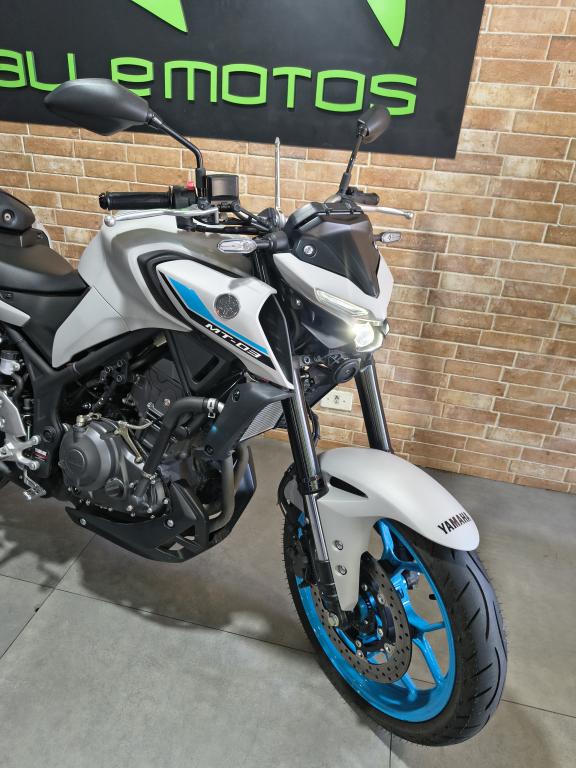 YAMAHA MT-03 300 - Foto