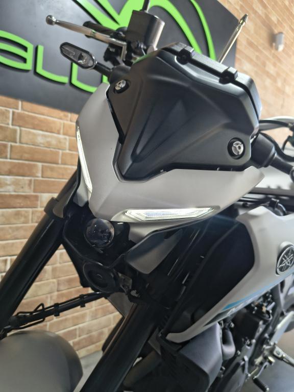 YAMAHA MT-03 300 - Foto