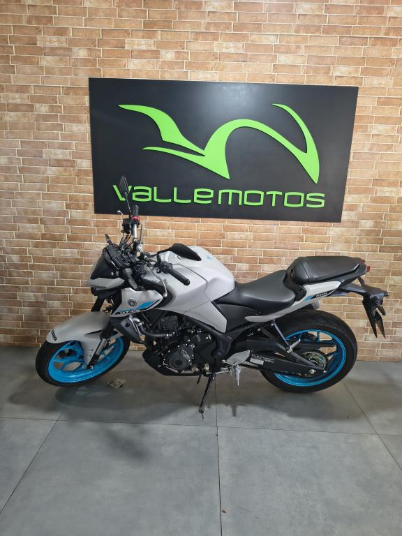 YAMAHA MT-03 300 - Foto
